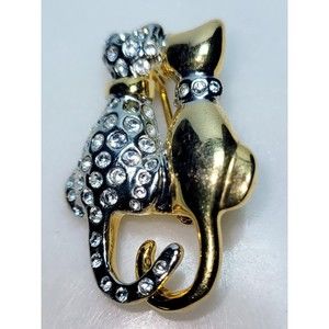 Two Cats Goldtone Brooch With Clear Rhinestones Approx 1 In W By 1.25 In H